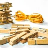 Guirnalda Colgante con broches madera 2m x10u - Imagen 3